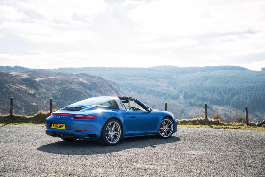  Porsche 911 Targa 4S 2016 года  (UK) (фото 14 из 40)